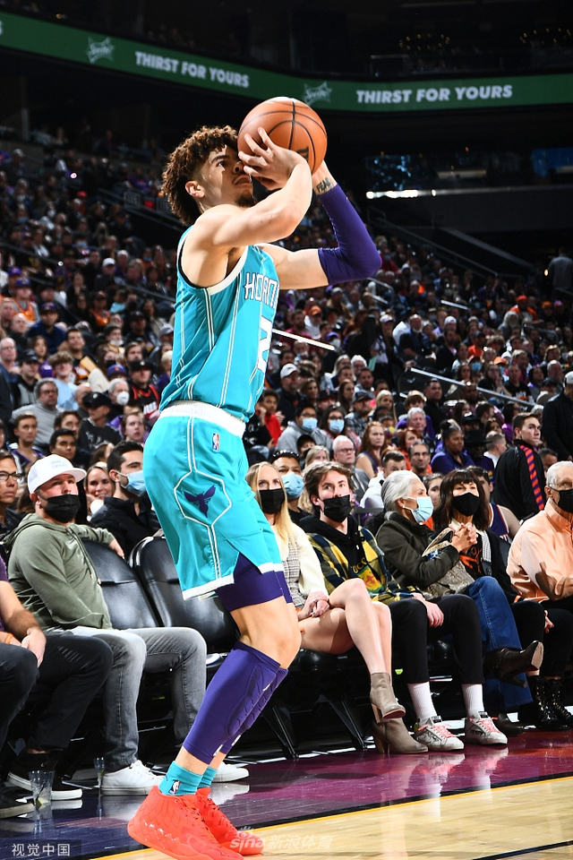 的首次正面 的首次正面