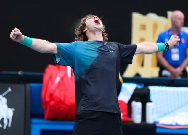 有阿诺德坐 有阿诺德坐